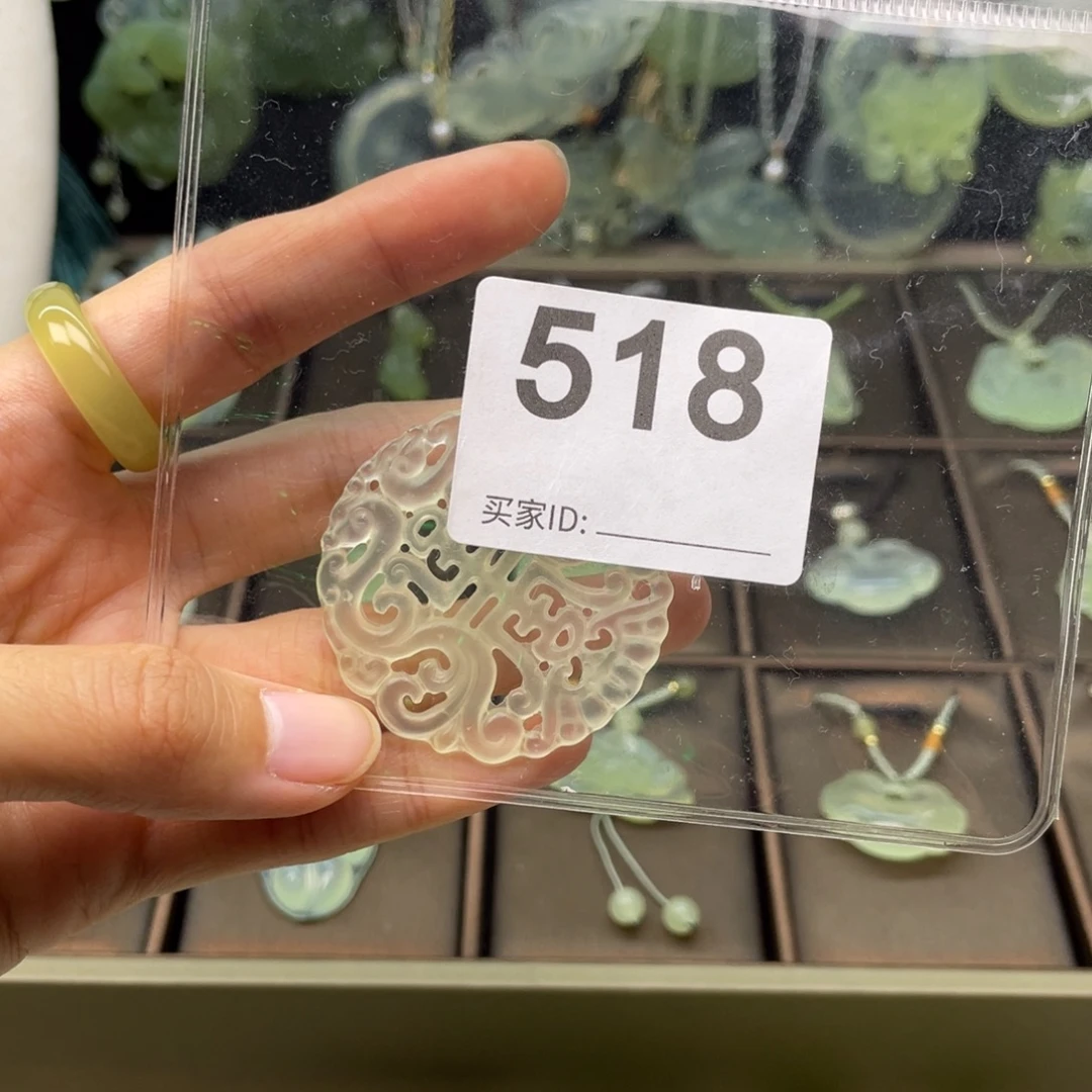 蛇纹石玉未镶嵌颈饰瑕疵款