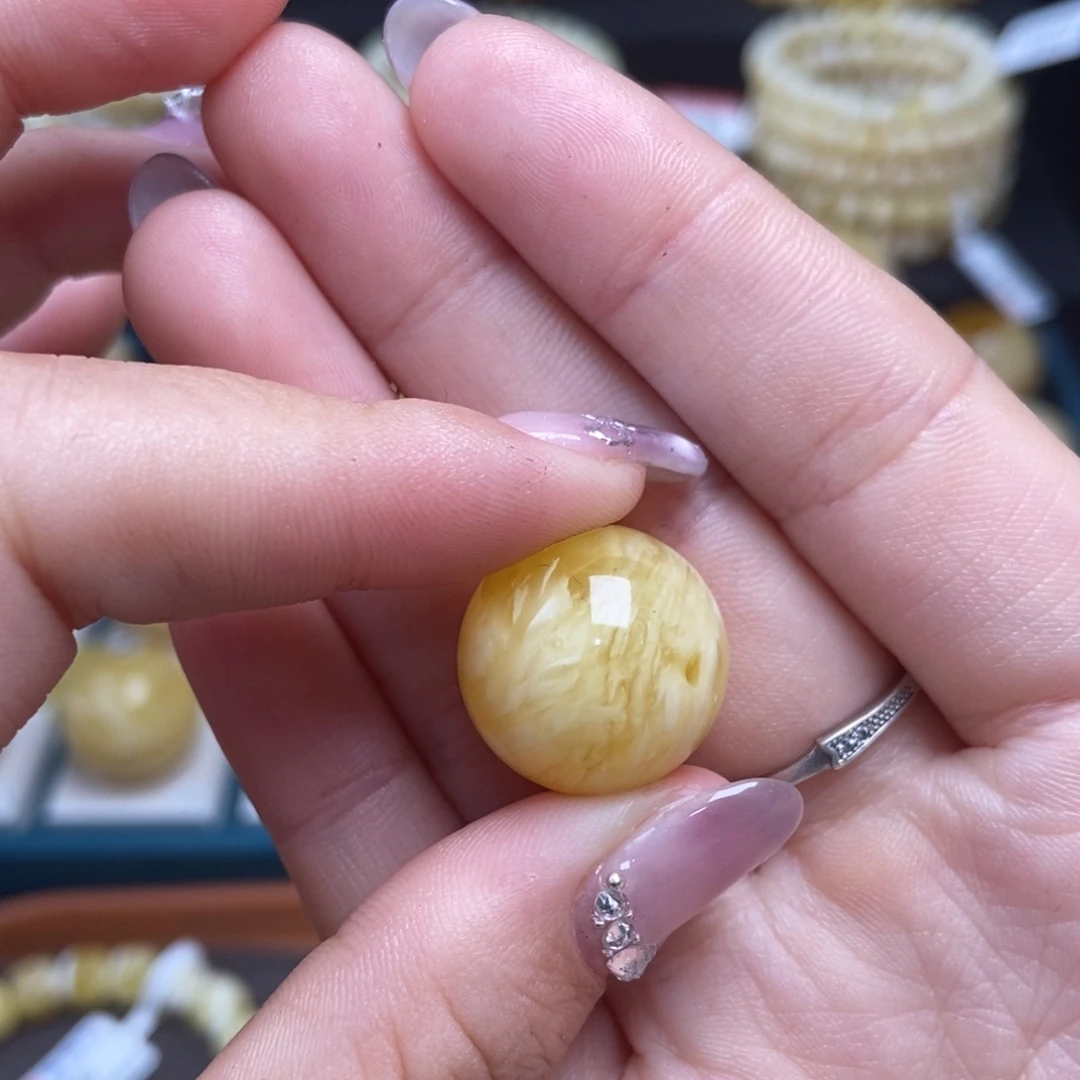 断***悟蜜蜡未镶嵌珠宝奇石