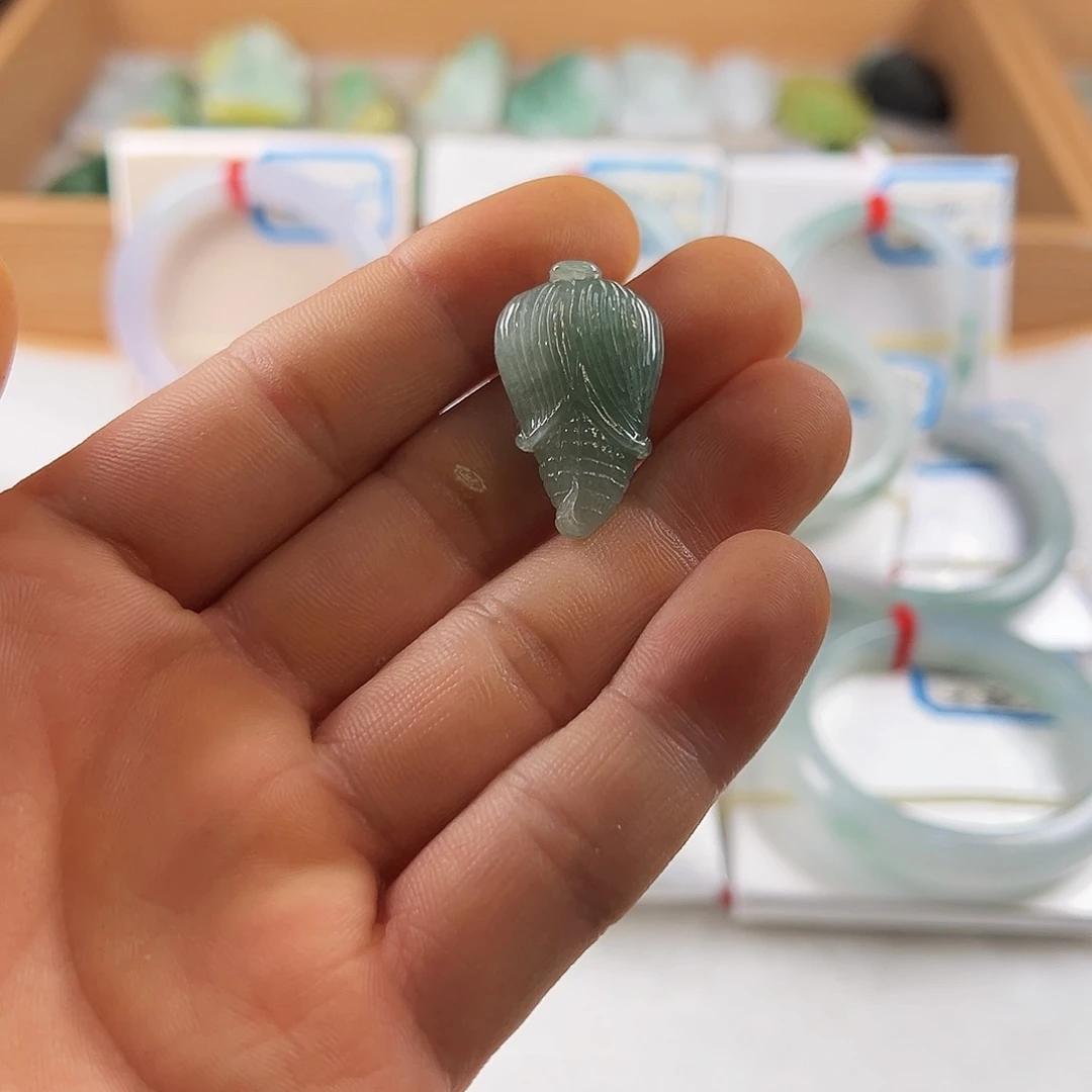 翡翠未镶嵌颈饰玉米