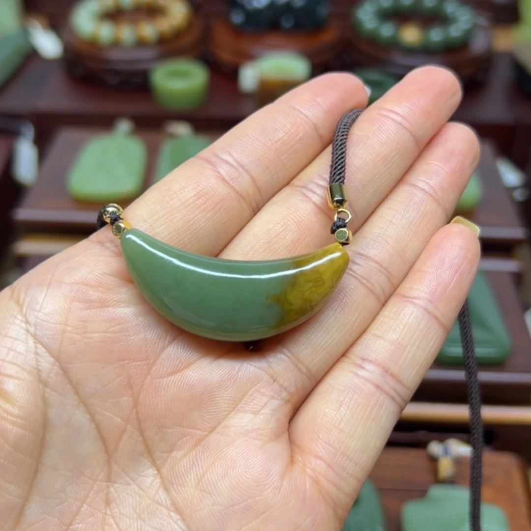 【闪购商品】岫岩河磨玉（透闪石质玉）未镶嵌颈饰笑口常开