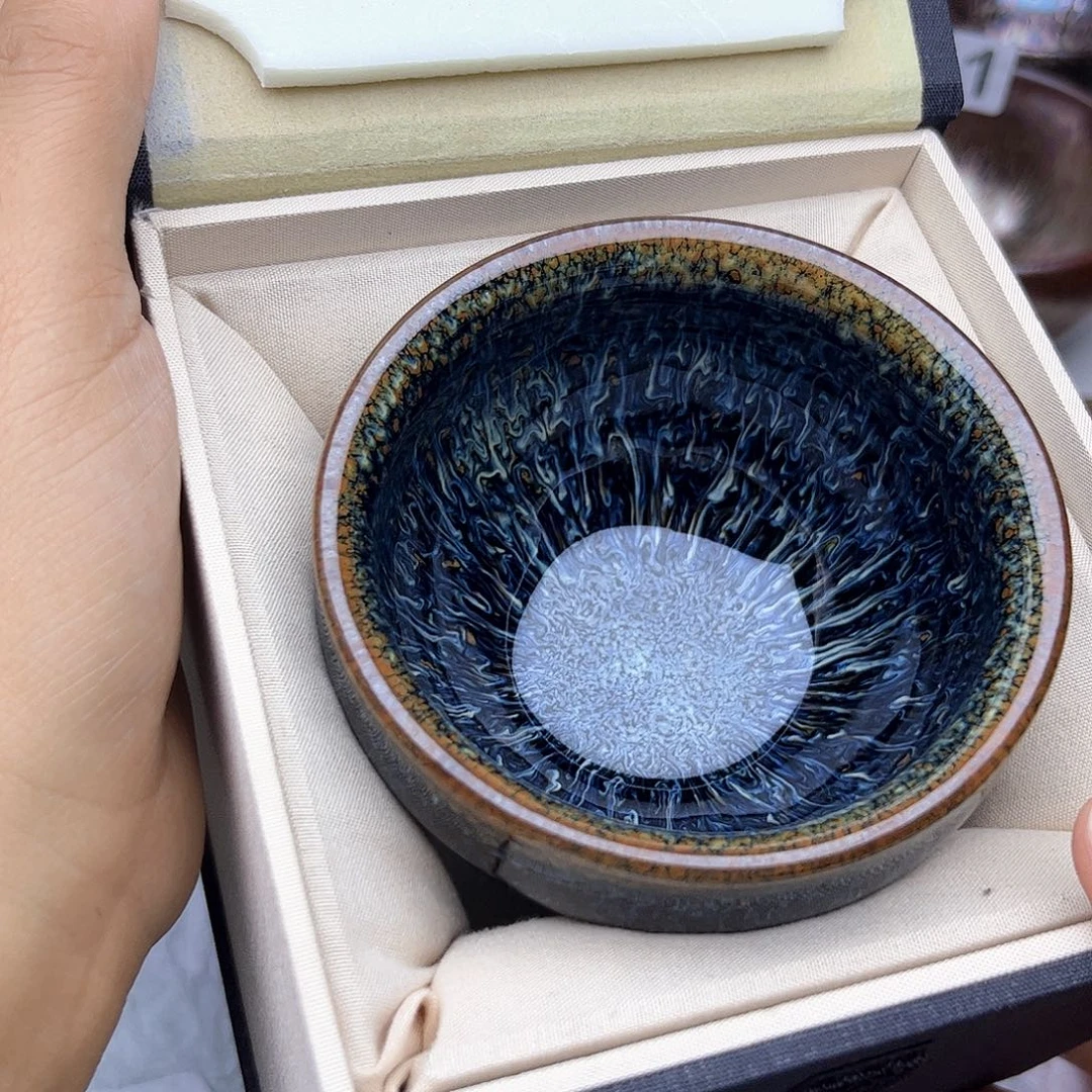 茶盏您好他超级显腿长