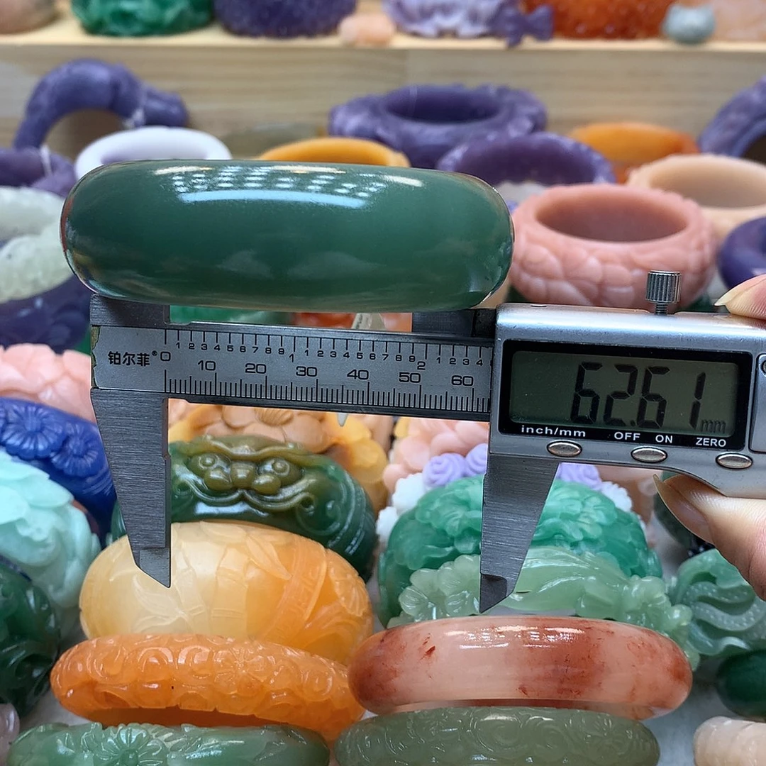 未镶嵌手镯石英质玉