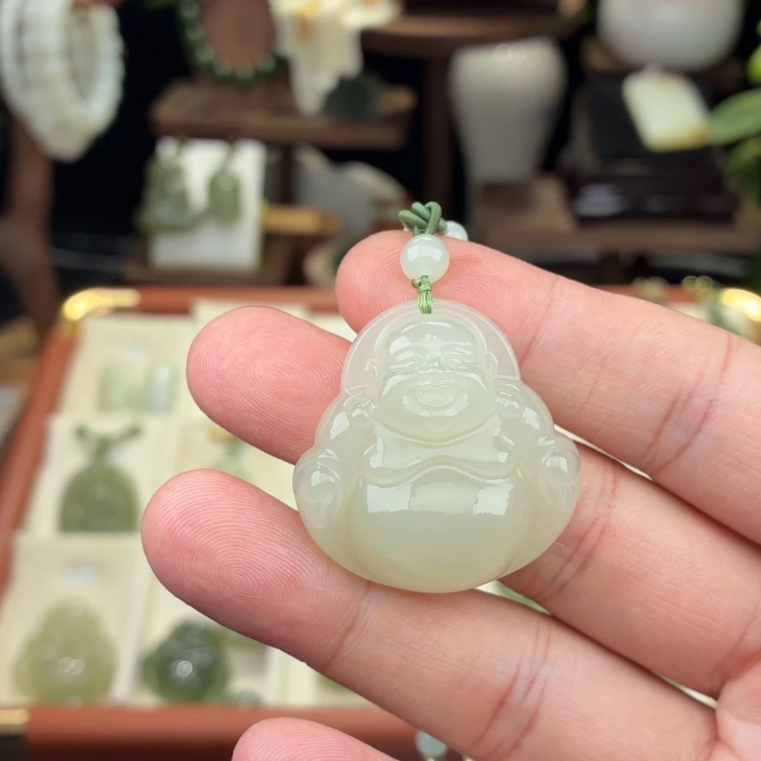 馕***o和田玉未镶嵌颈饰