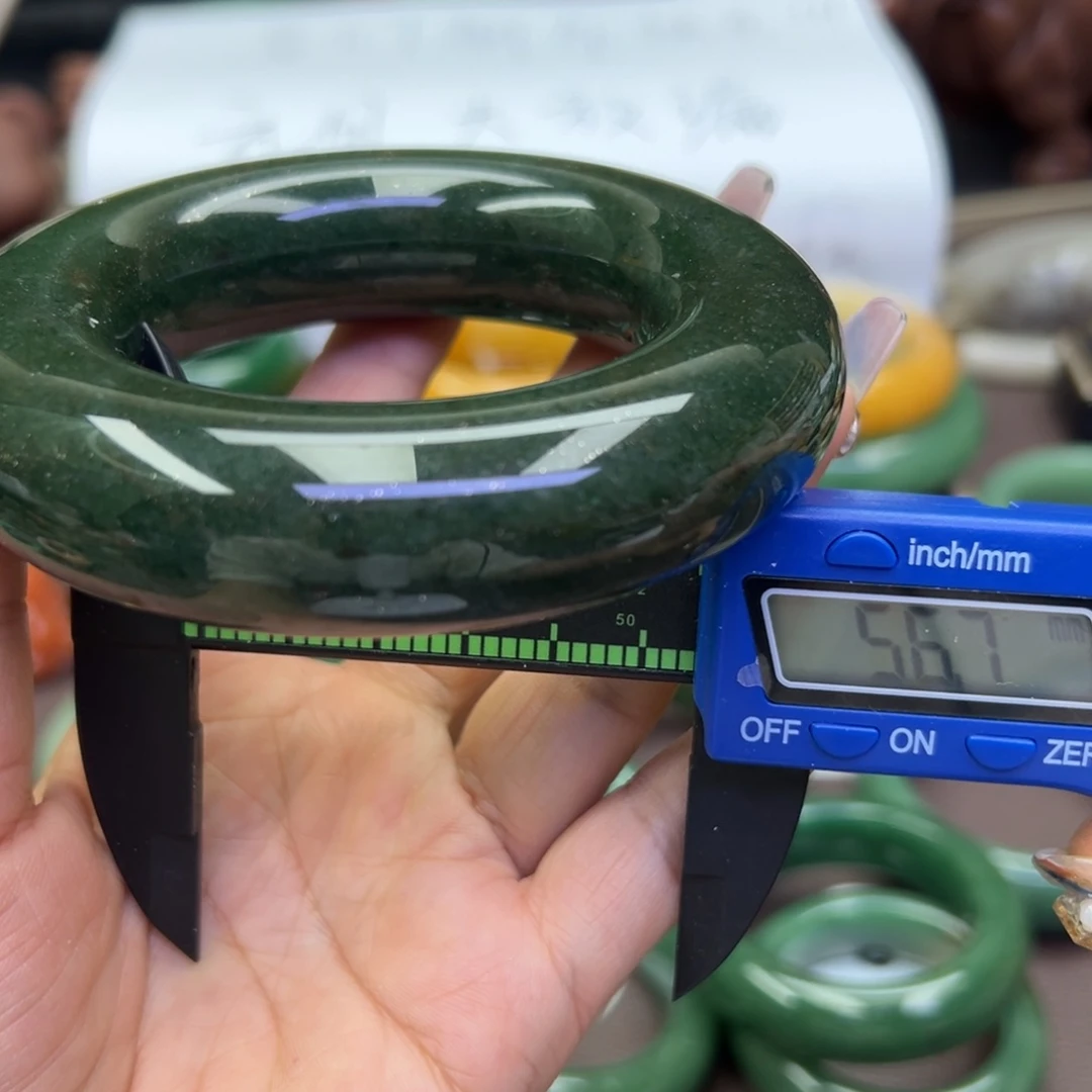 未镶嵌手镯石英岩玉