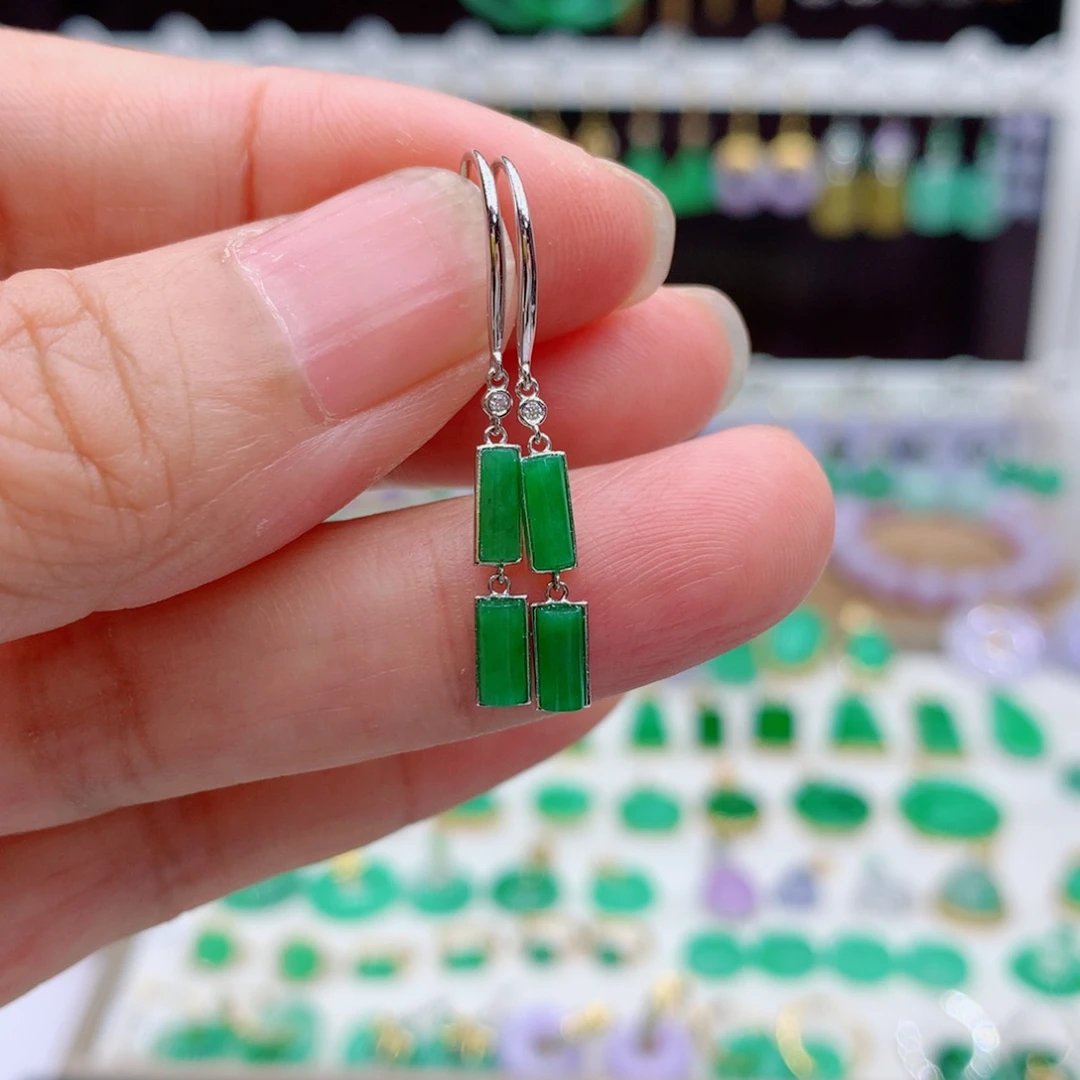 18K金镶嵌翡翠耳饰