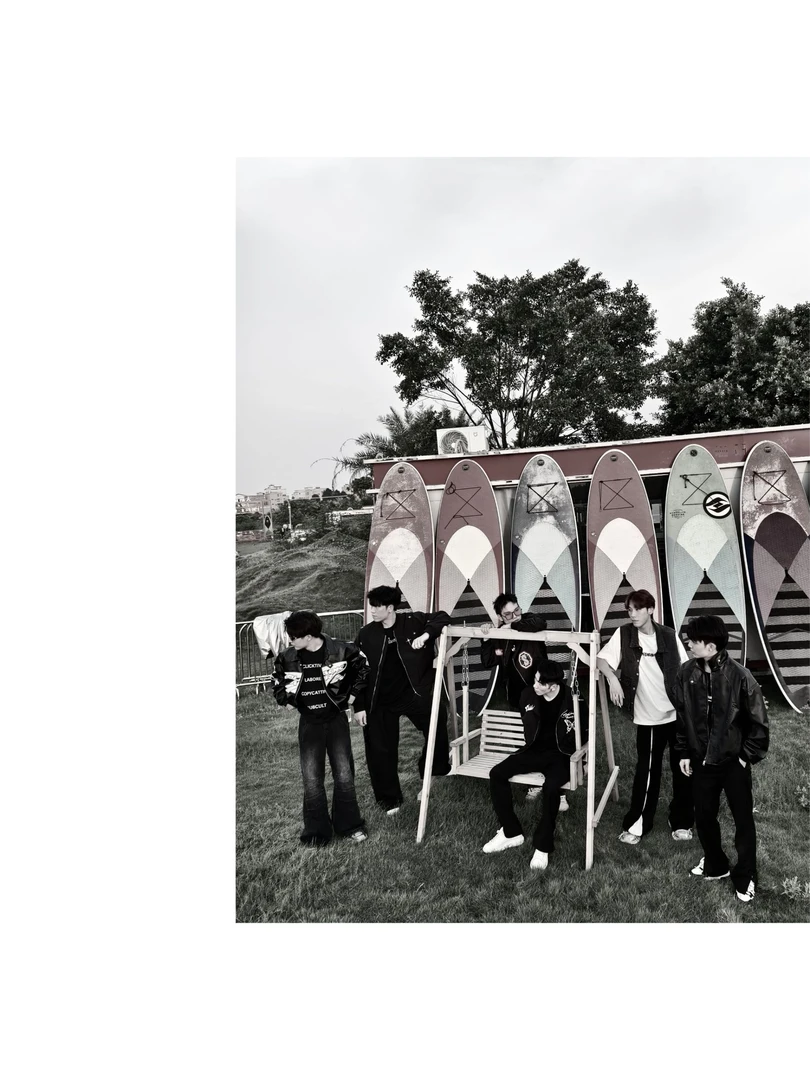 C -2369 小众潮牌设计假两件长袖外套 CK