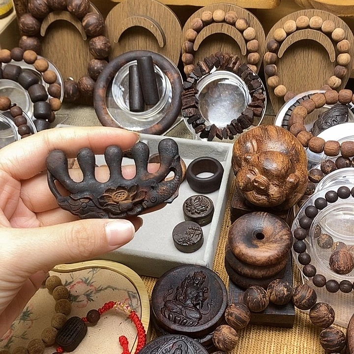 黄花梨/降香黄檀锦鲤戏莲按摩梳