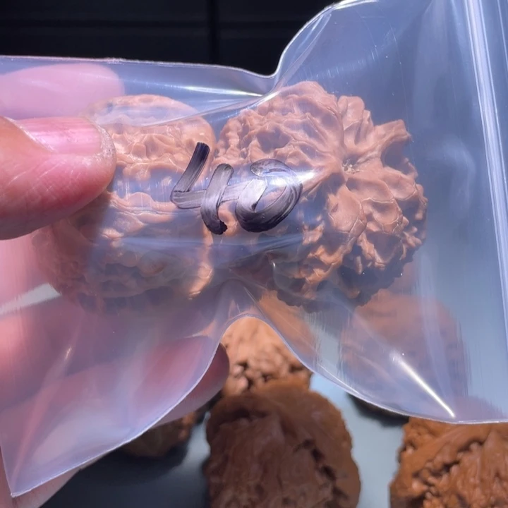 文玩核桃吊坠40呃呃呃