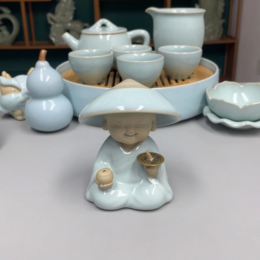 瓷小和尚一直有钱带帽子