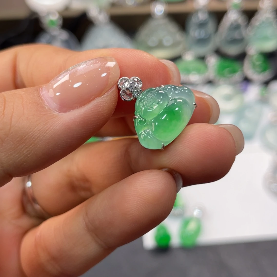 翡翠18K金镶嵌颈饰