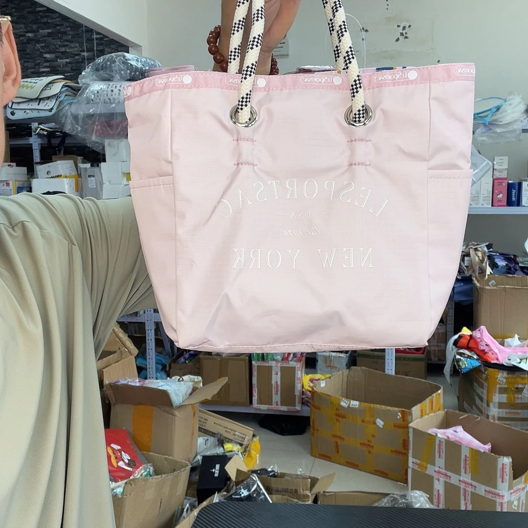 PU化妆包等产品和产品