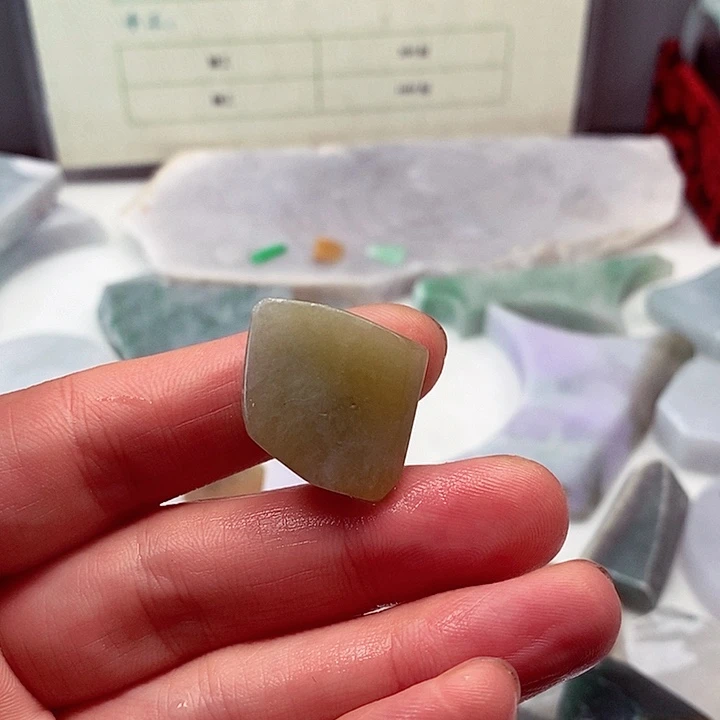 翡翠未镶嵌颈饰缅甸翡翠A货边角