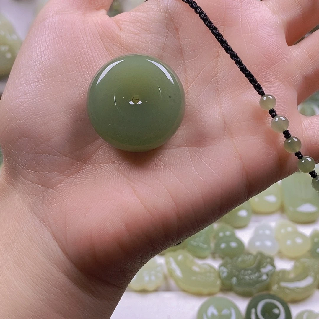 音***子和田玉未镶嵌颈饰