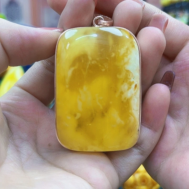 蜜蜡颈饰银S925镶嵌吊坠