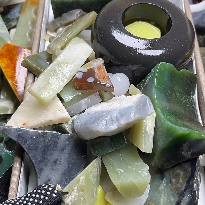 和田玉未镶嵌珠宝奇石o