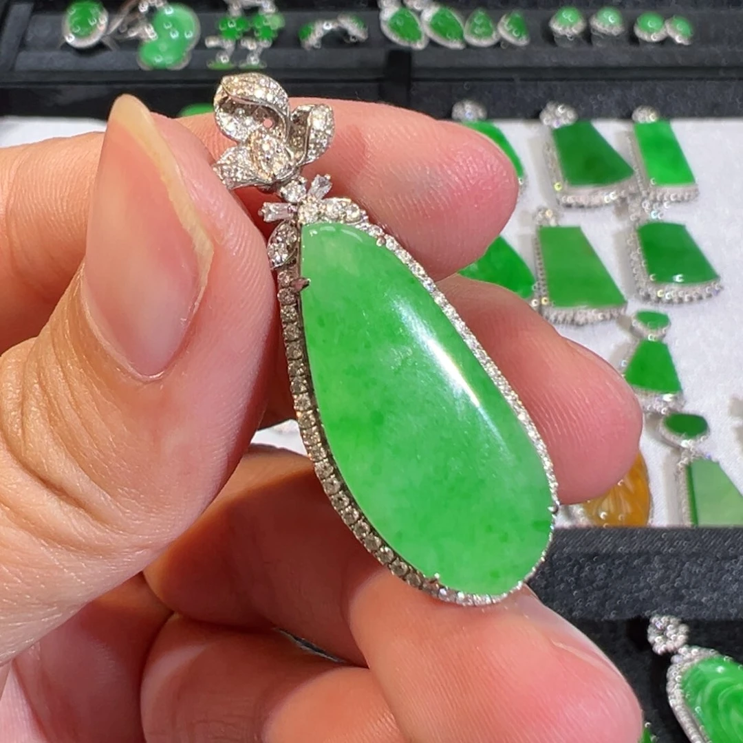 【闪购商品】翡翠吊坠(不含链)18K金镶嵌