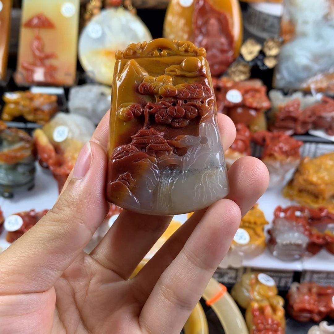 未镶嵌石英质玉（黄龙玉）挂件