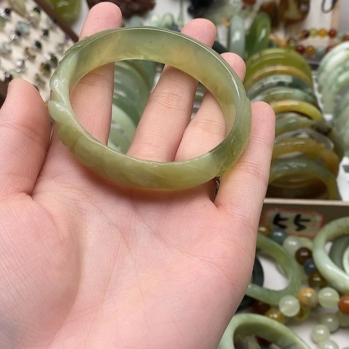 蛇纹石玉手镯未镶嵌
