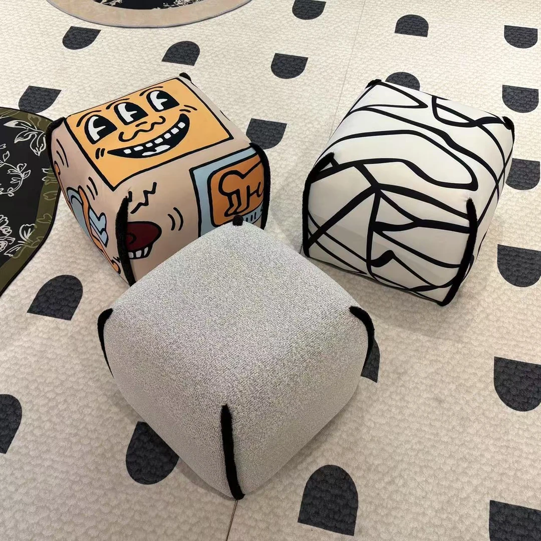 北欧现代极简涂鸦魔方凳沙发脚踏入户换鞋凳时尚客厅家用