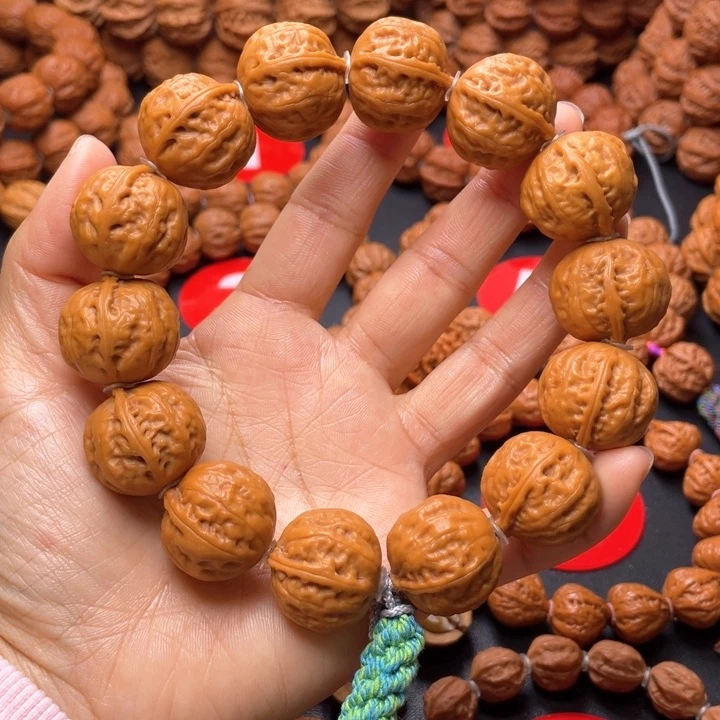 文玩核桃吊坠富甲一方