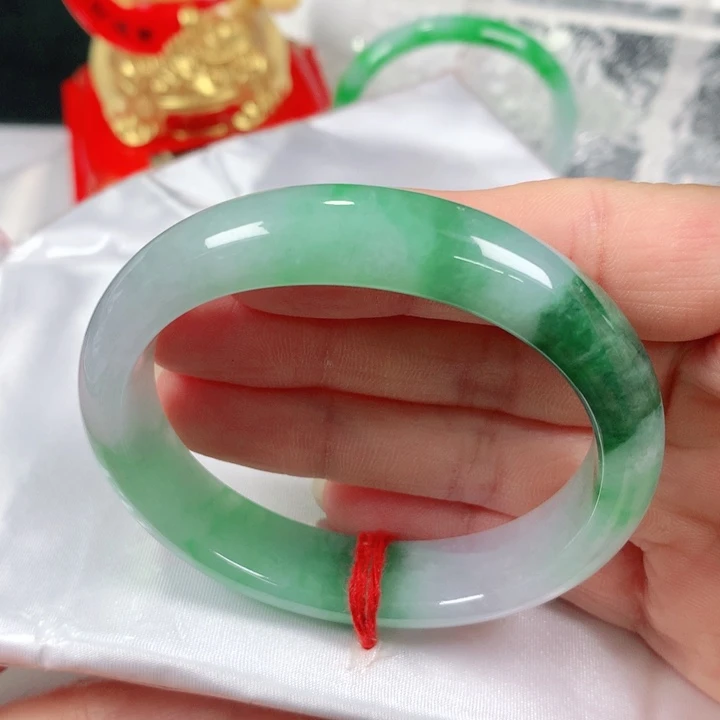 翡翠手镯未镶嵌   编号XY1234 贵妃54