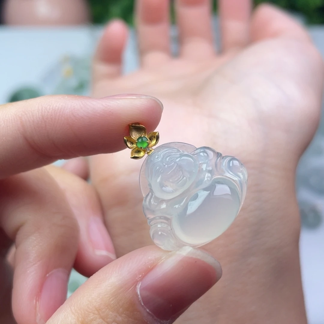 翡翠18K金镶嵌颈饰