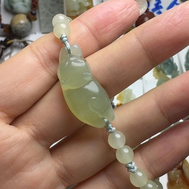蛇纹石玉未镶嵌吊坠