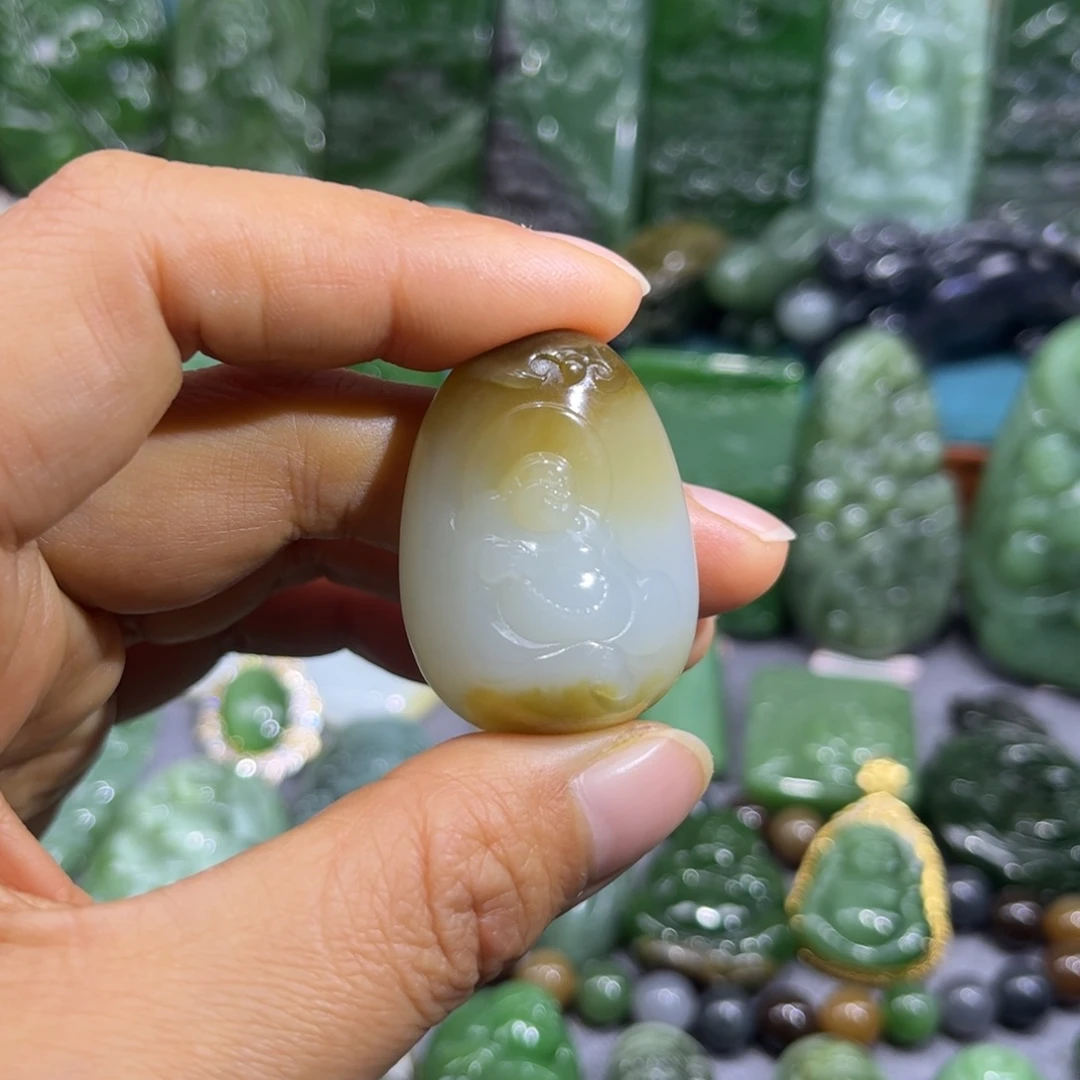 冰***雨和田玉未镶嵌颈饰