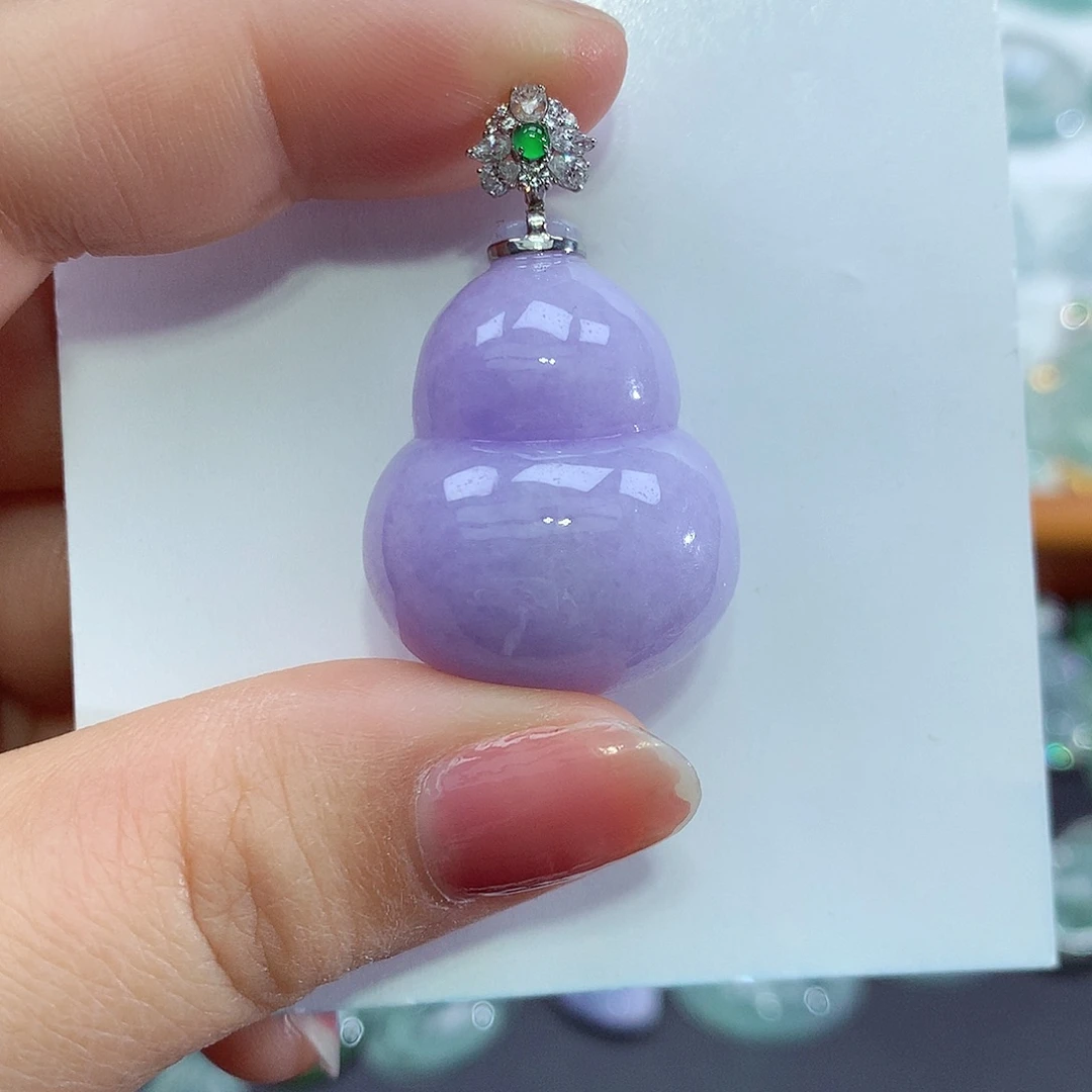 翡翠18K金镶嵌颈饰葫芦