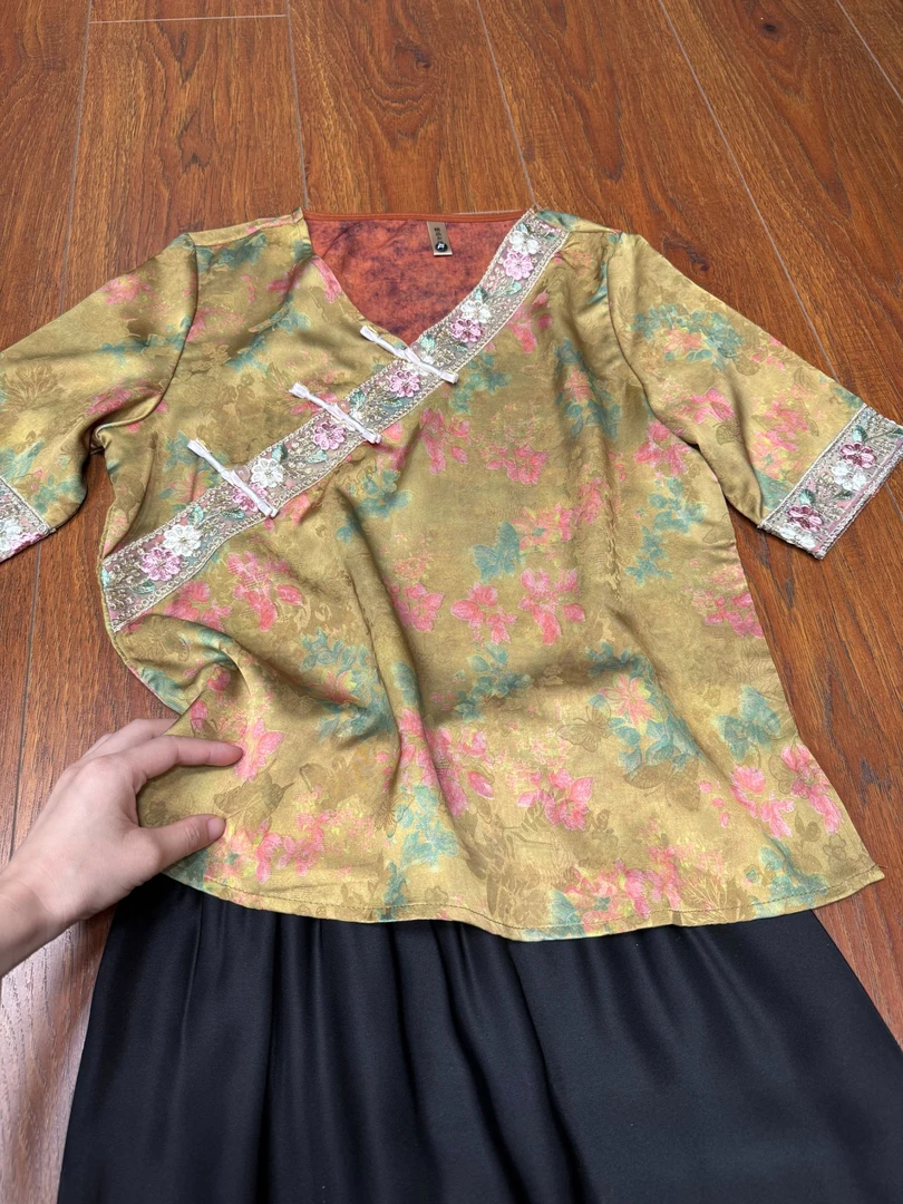 0717款国风经典刺绣V领短袖夏季女式上衣