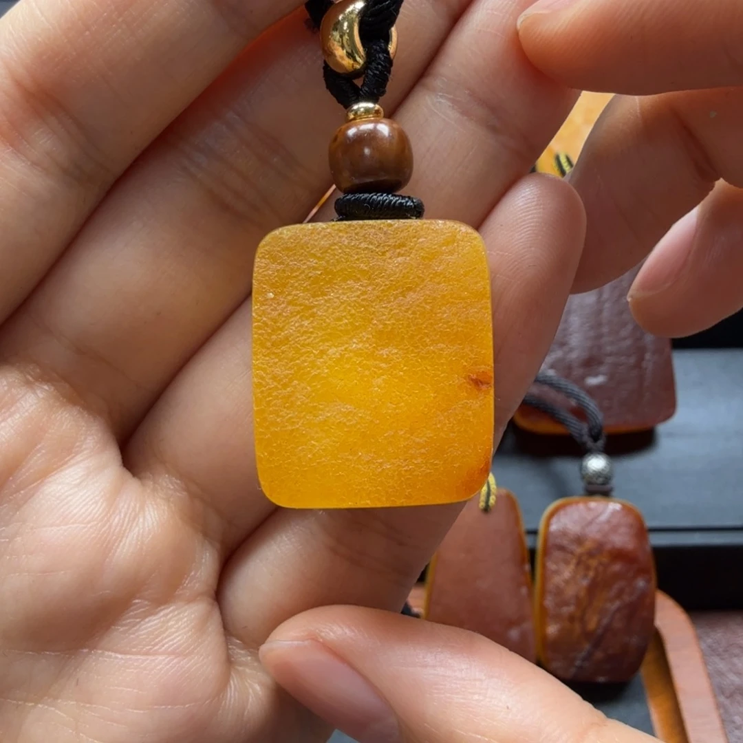 琥珀吊坠(赠链)未镶嵌