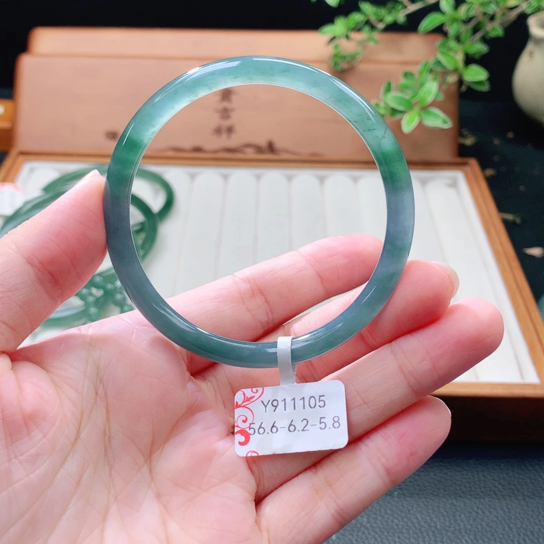 翡翠未镶嵌手镯（圆镯）