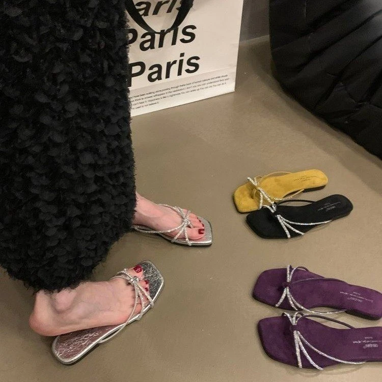 多巴胺水钻人字拖女夏外穿平底2025新款软底沙滩度假夹趾一字凉拖