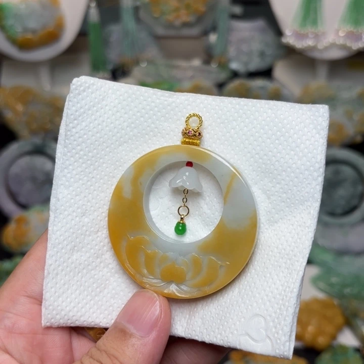 翡翠未镶嵌颈饰吊坠