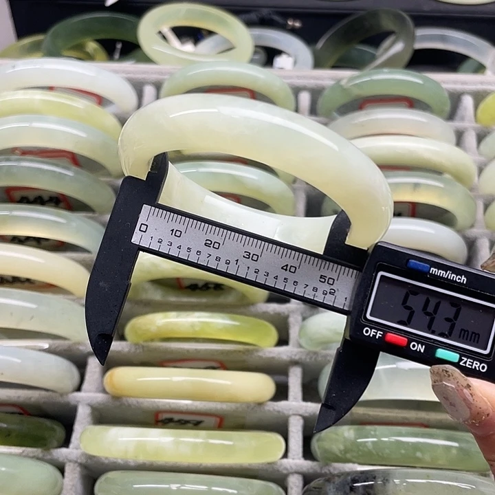 蛇纹石玉未镶嵌手镯477