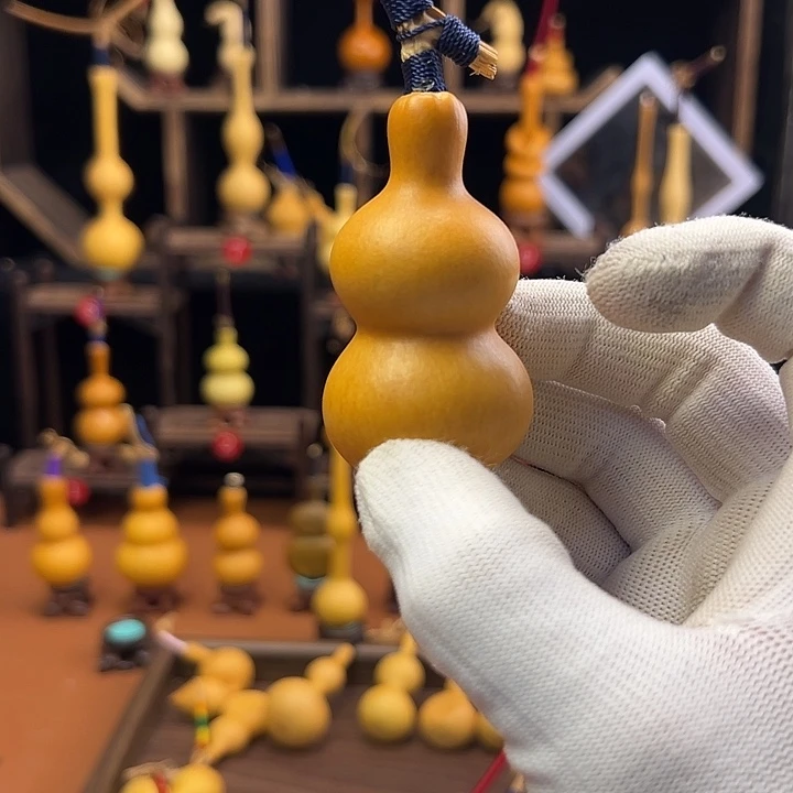 图***腾葫芦笙等乐器的演奏