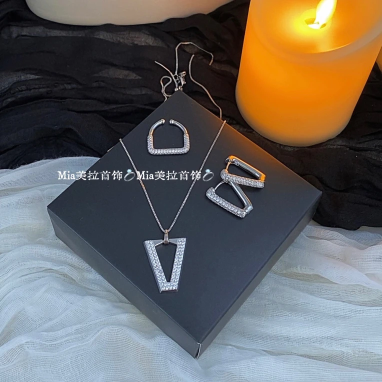 钛钢亚克力项链 三件套