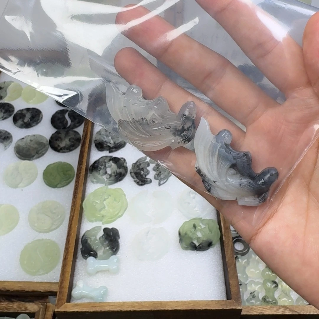 轻***堡蛇纹石玉未镶嵌吊坠