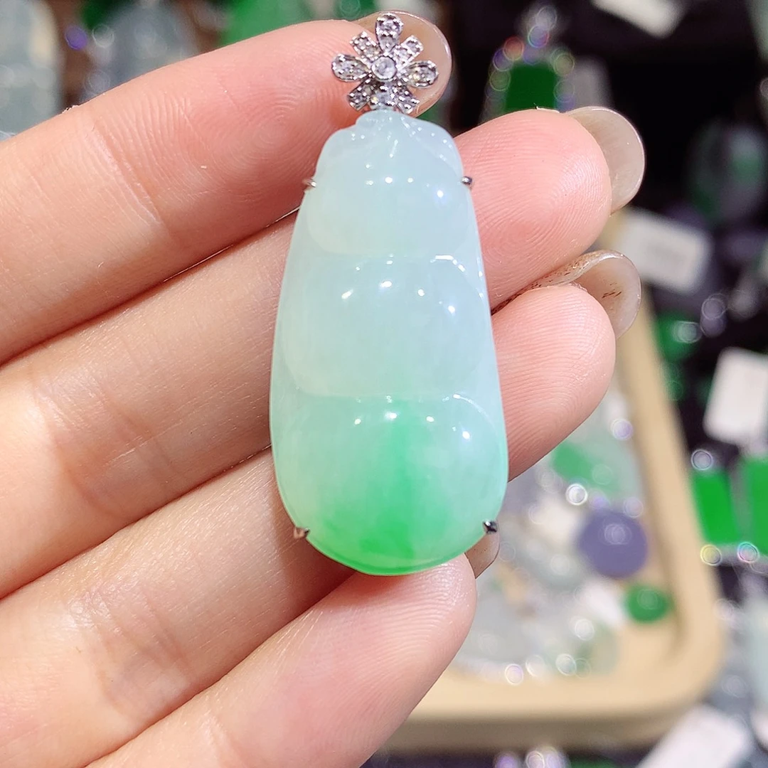 翡翠18K金镶嵌颈饰豆子