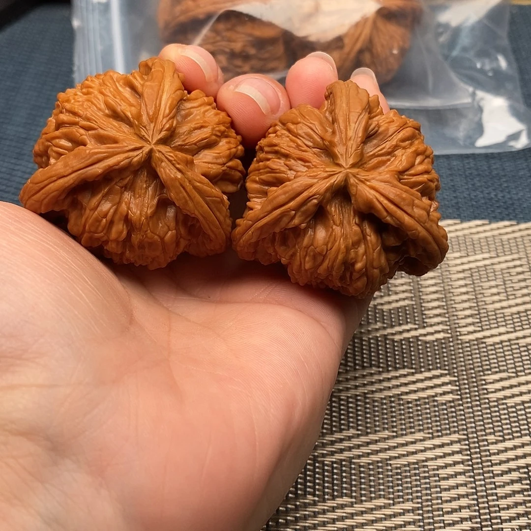 流***沙文玩核桃吊坠三棱