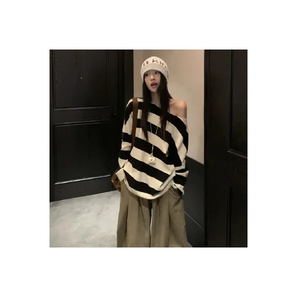 慵懒风复古撞色条纹设计感斜肩针织衫女2025秋季新款宽松露肩上衣