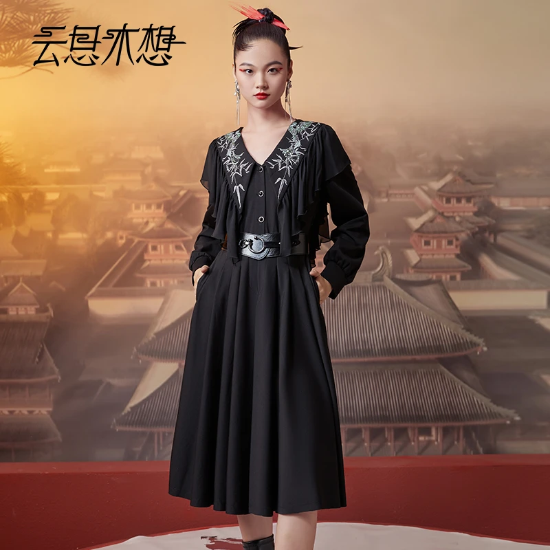 云思木想新中式2023秋冬新款绣花荷叶边女士优雅连衣裙11118