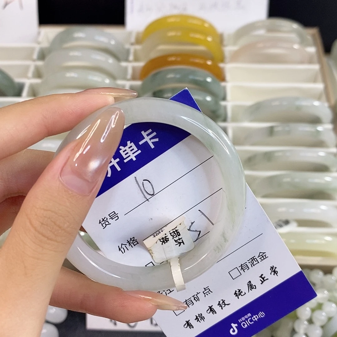 未镶嵌手镯石英质玉紅*