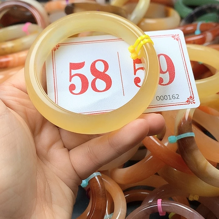 未镶嵌石英质玉（黄龙玉）手镯海*