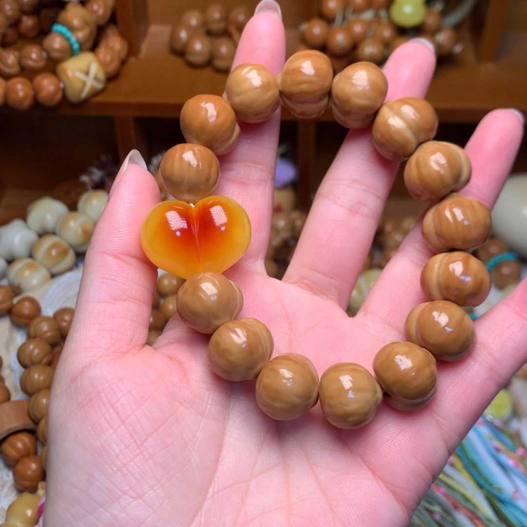 猴头核桃吊坠二代屁桃手串爱心