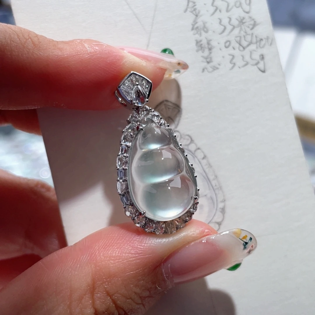 翡翠18K金镶嵌颈饰豆子