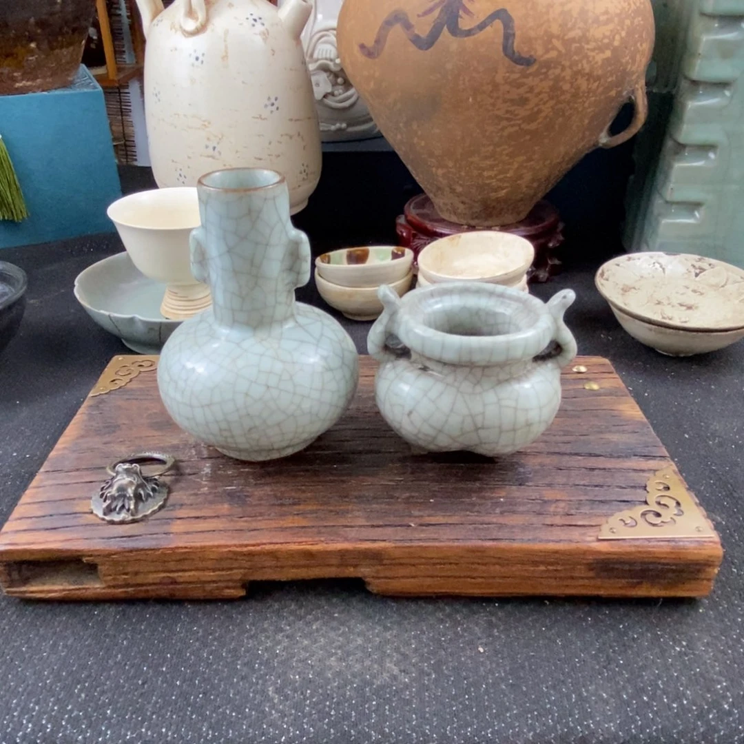 摆件古*堂官窑的两个瓶子