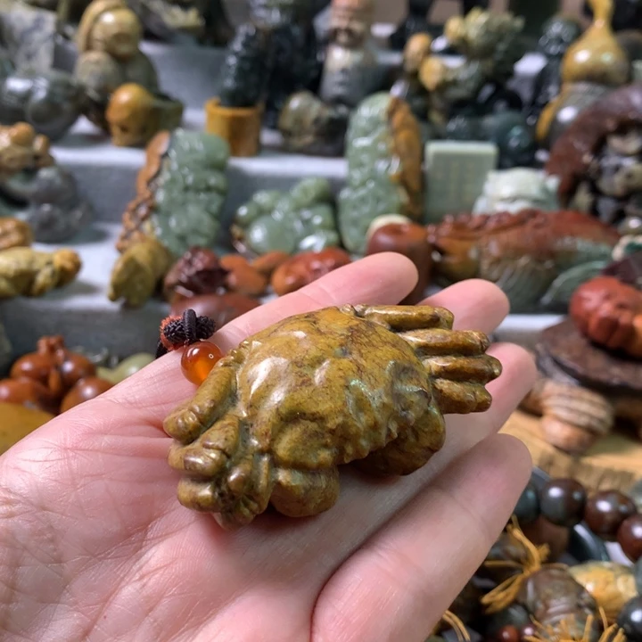 未镶嵌岫岩河磨玉（透闪石质玉）把件