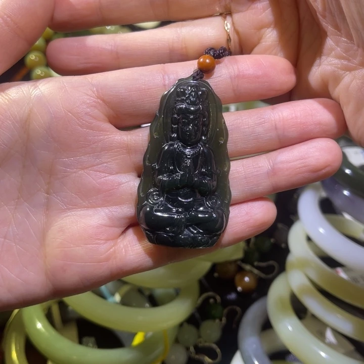 M***李岫玉未镶嵌颈饰观音