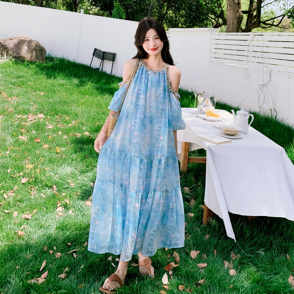 蓝色碎花露肩连衣裙女2025年夏季新款显瘦气质法式宽松印花长裙子